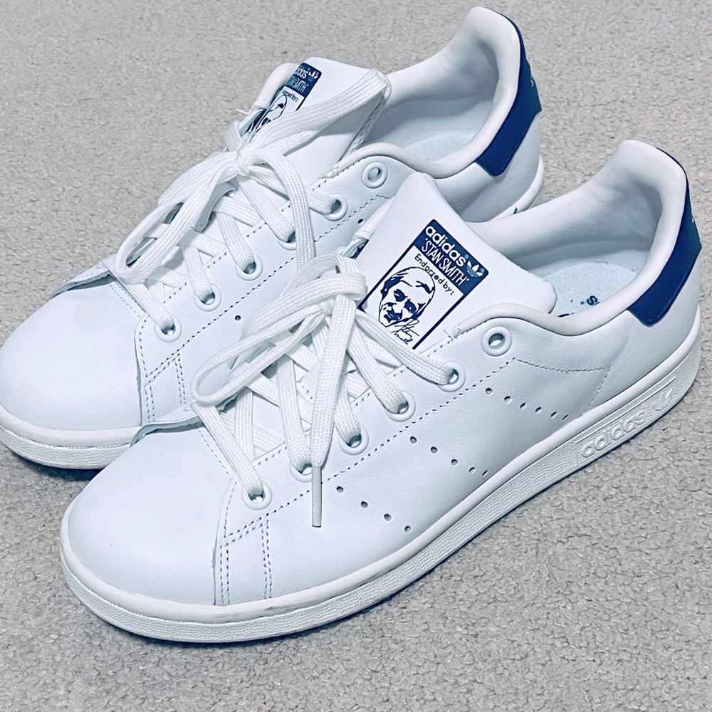 LIKE NEW Adidas Stan Smiths
